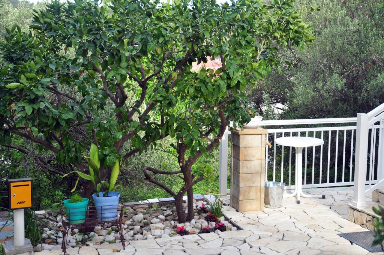 Rose Rooms At Island Of Rab Banjol Eksteriør billede