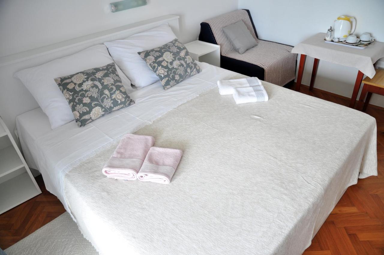 Rose Rooms At Island Of Rab Banjol Eksteriør billede