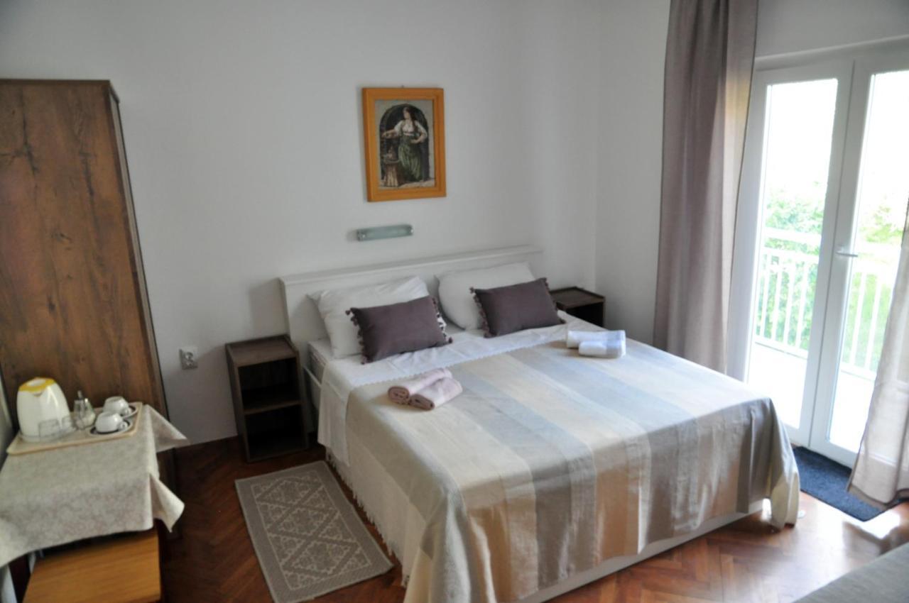 Rose Rooms At Island Of Rab Banjol Eksteriør billede
