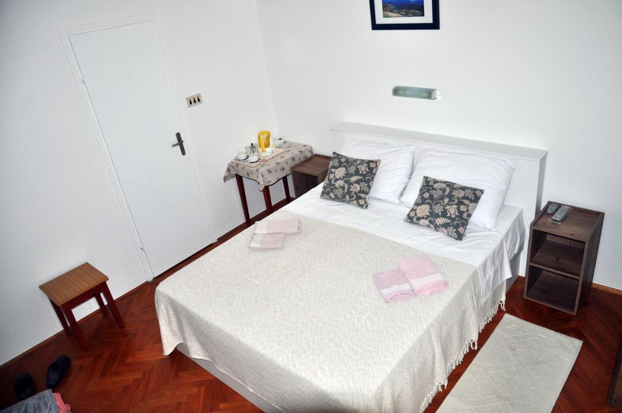 Rose Rooms At Island Of Rab Banjol Eksteriør billede