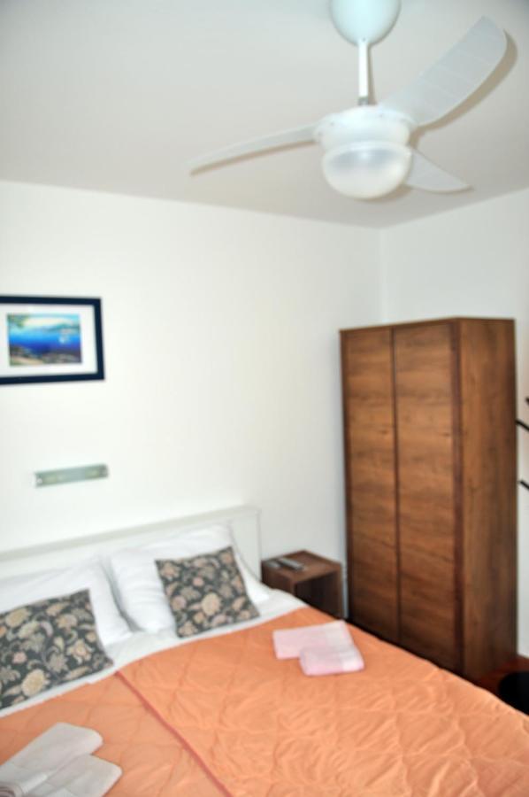 Rose Rooms At Island Of Rab Banjol Eksteriør billede